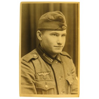 Porträtfoto eines deutschen Artilleriesoldaten, Kriegszeit. Espenlaub militaria